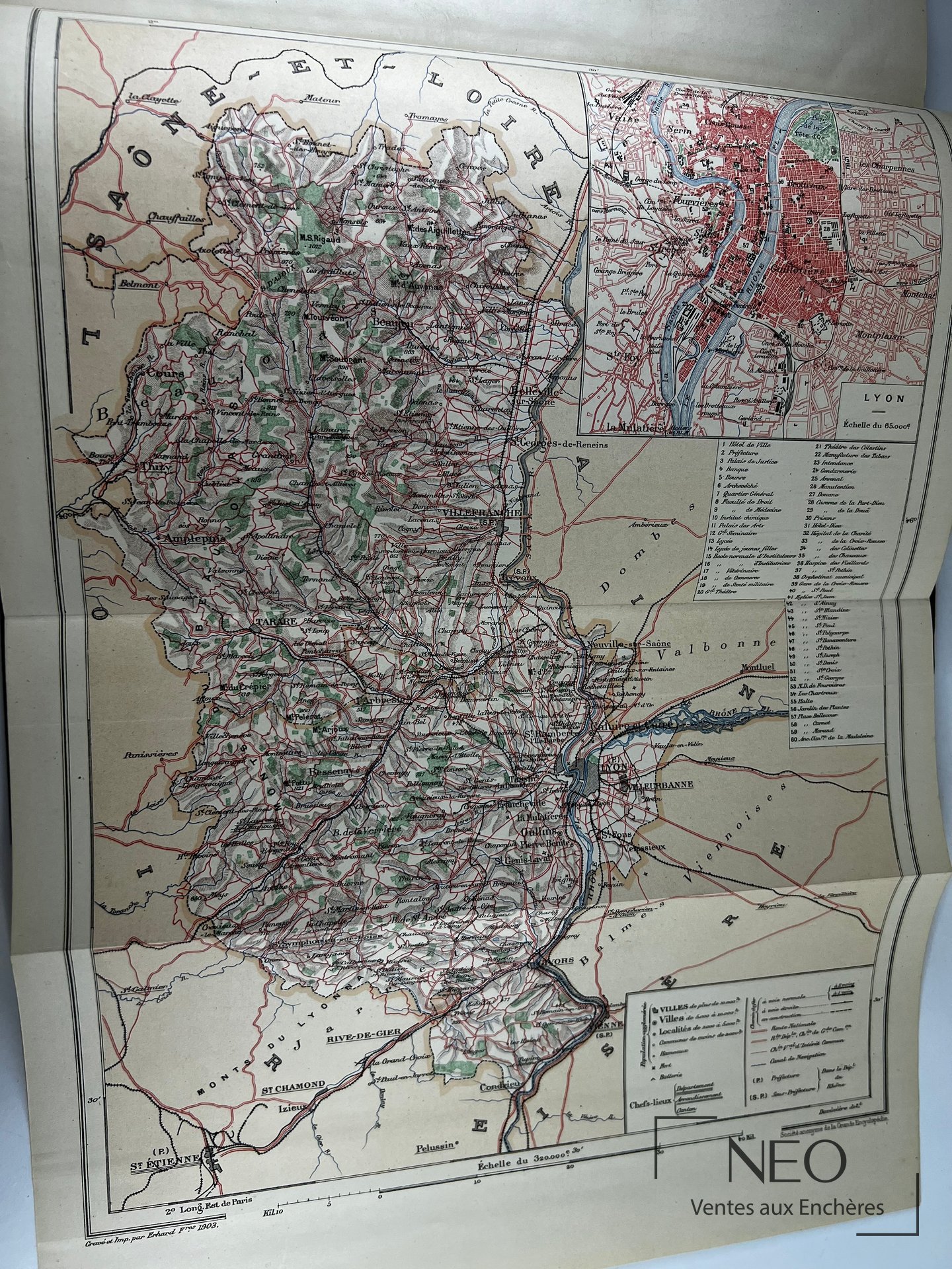 Carte du Lyonnais et du Velay imprimée en couleur dans un volume relié