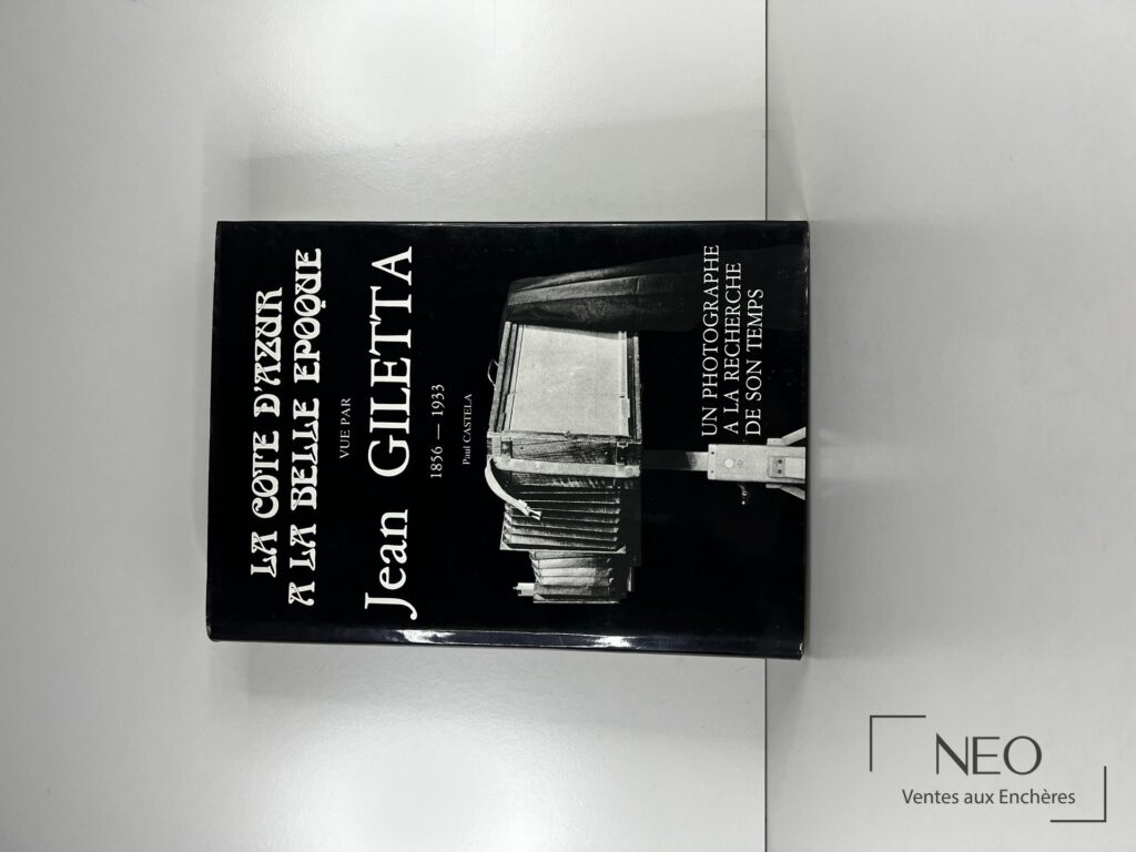 Couverture rigide noire illustrée du livre Jean Giletta - Un photographe à la recherche de son temps