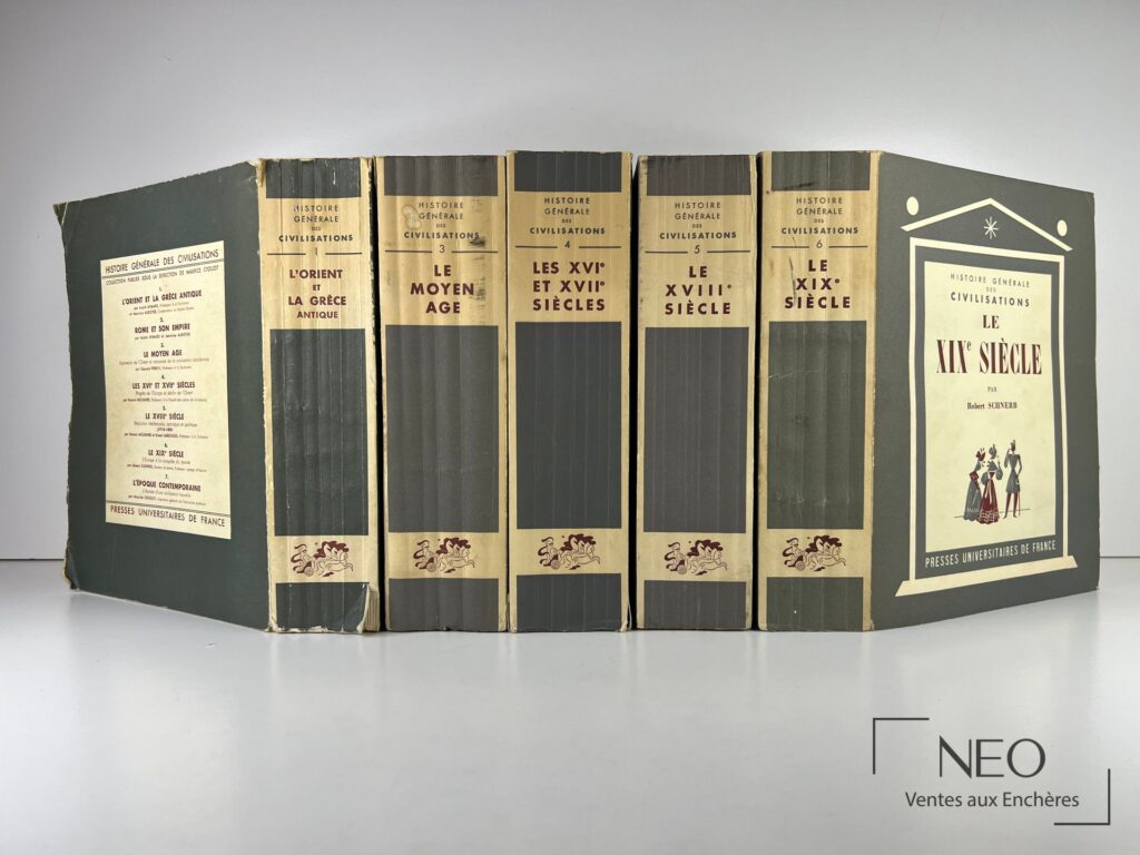 Ensemble de volumes Histoire générale des civilisations avec couvertures gris et beige.