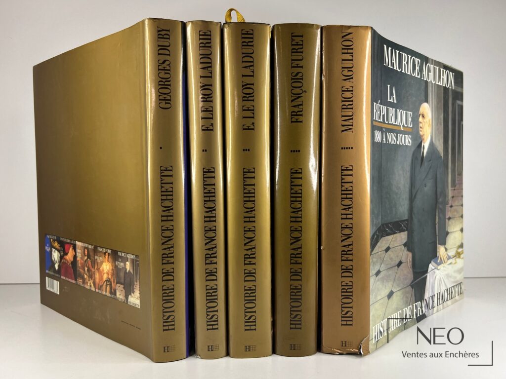 Cinq volumes de L'histoire de la France sous jaquettes dorées et illustrées