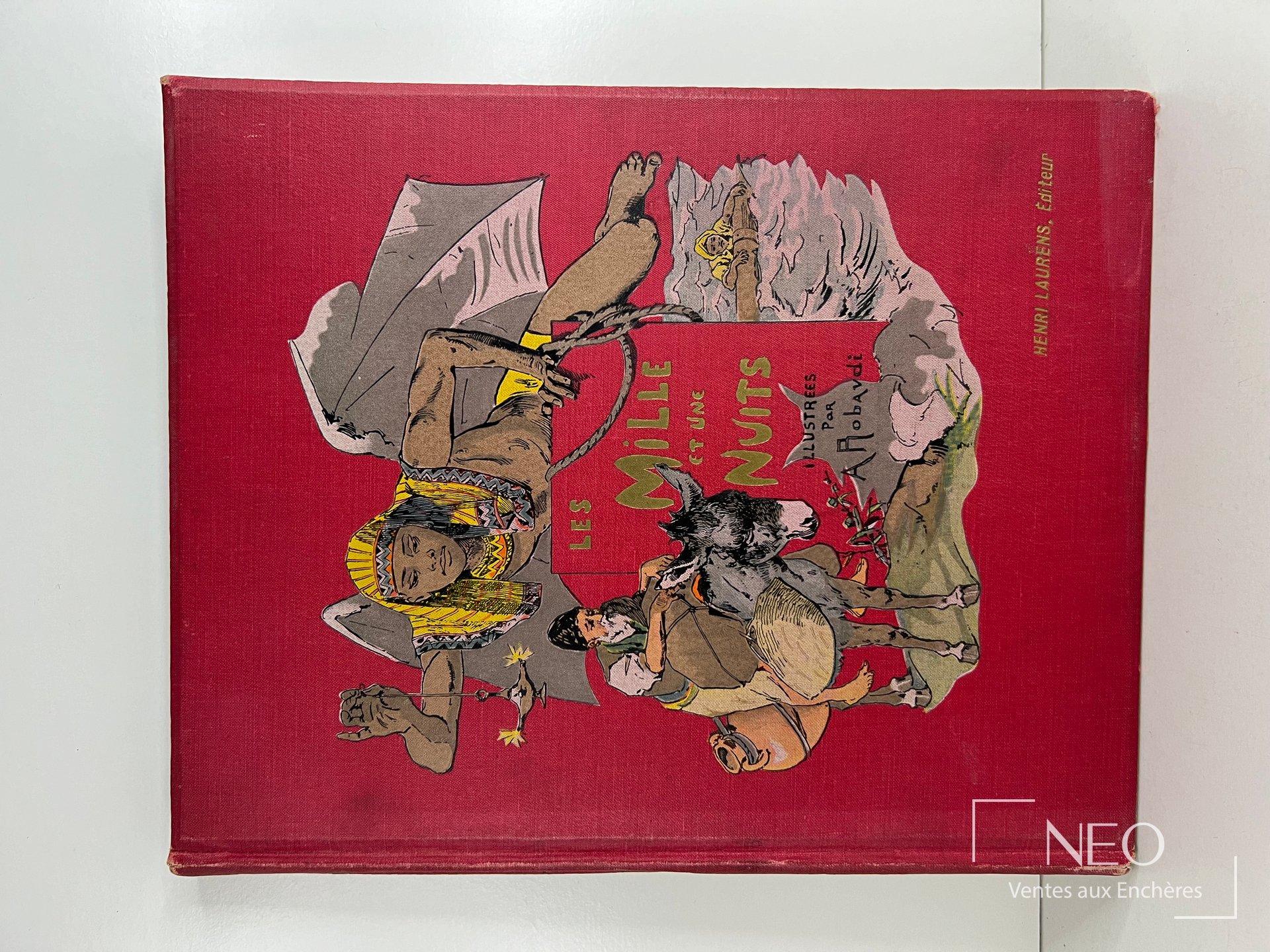 Couverture rouge illustrée du livre Les Mille et une Nuits
