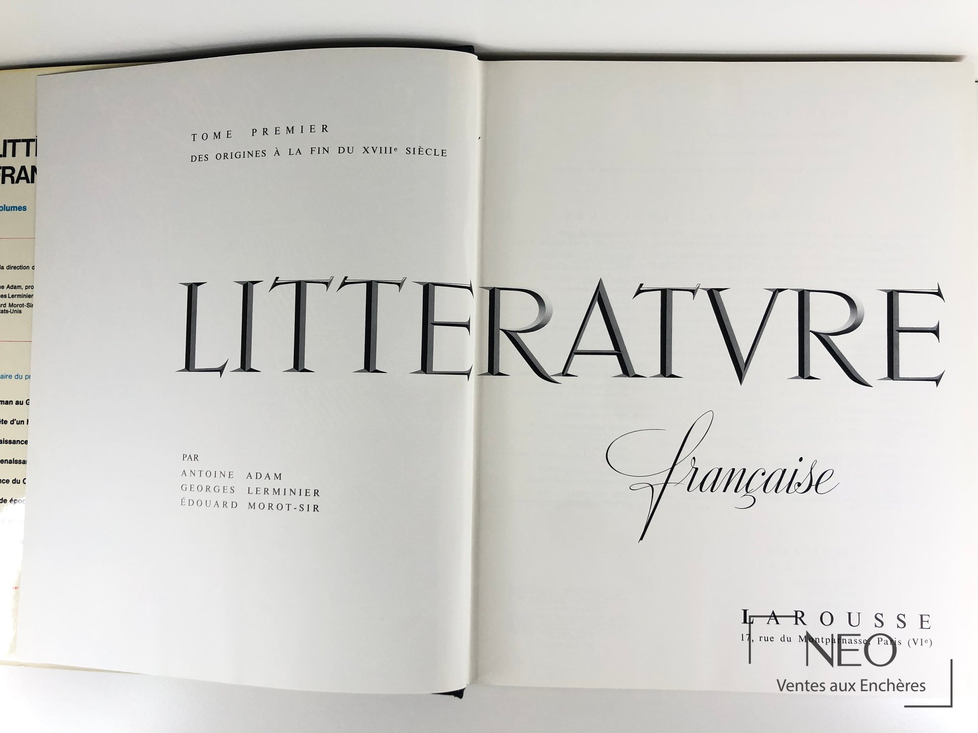 Ouvrage ouvert présentant la page de titre Littérature française