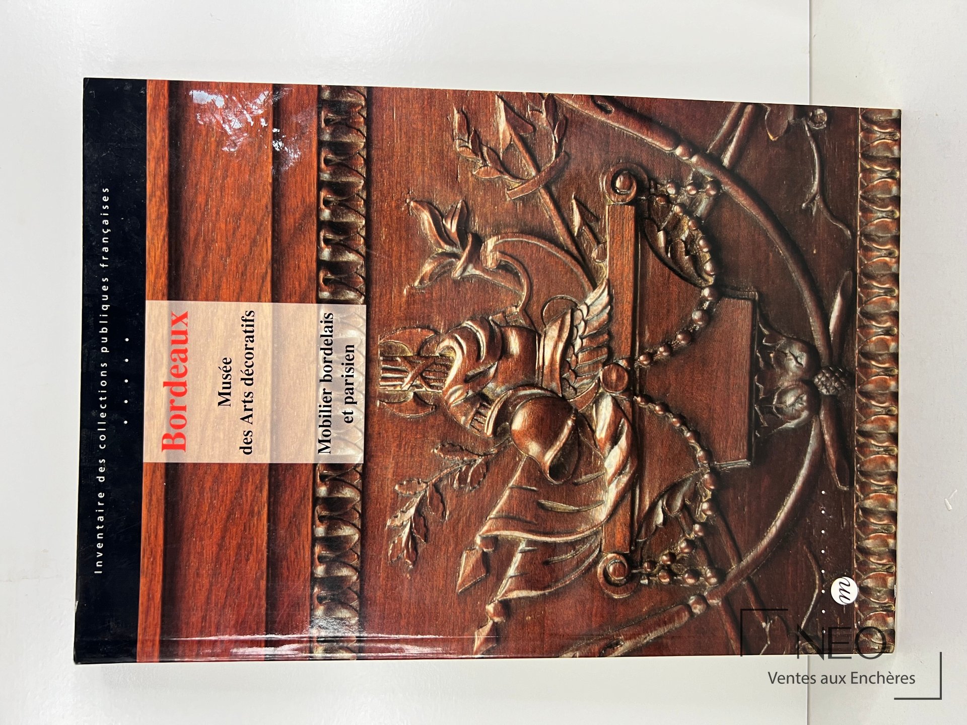 Couverture illustrée du livre Meubles parisiens et bordelais