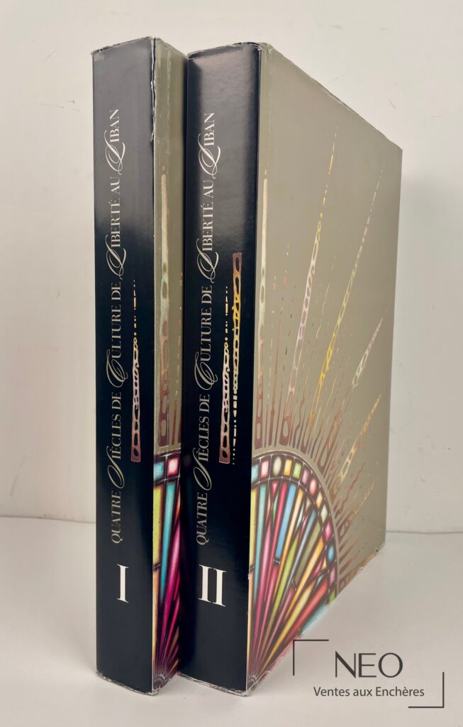 Deux volumes sous jacquette illustrée