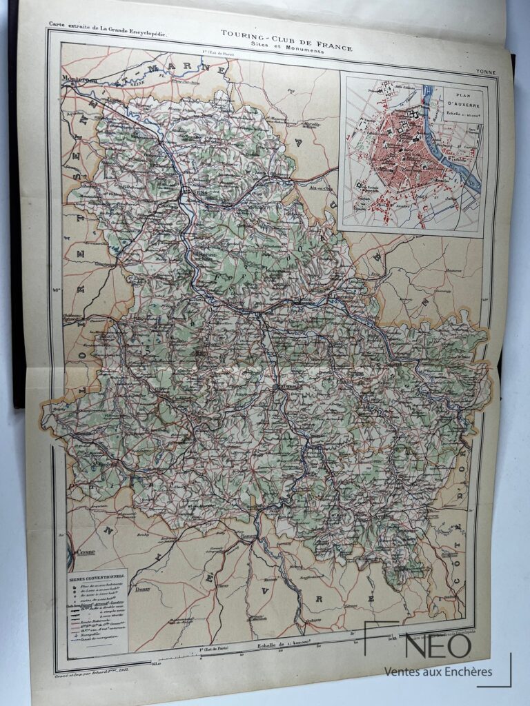 Carte imprimée en couleur d'Angoumois et Saintonge avec un encart du plan d'Auxerre