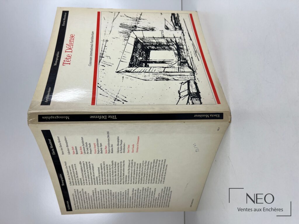Couverture illustrée du livre Tête Défense chez Electa-Moniteur