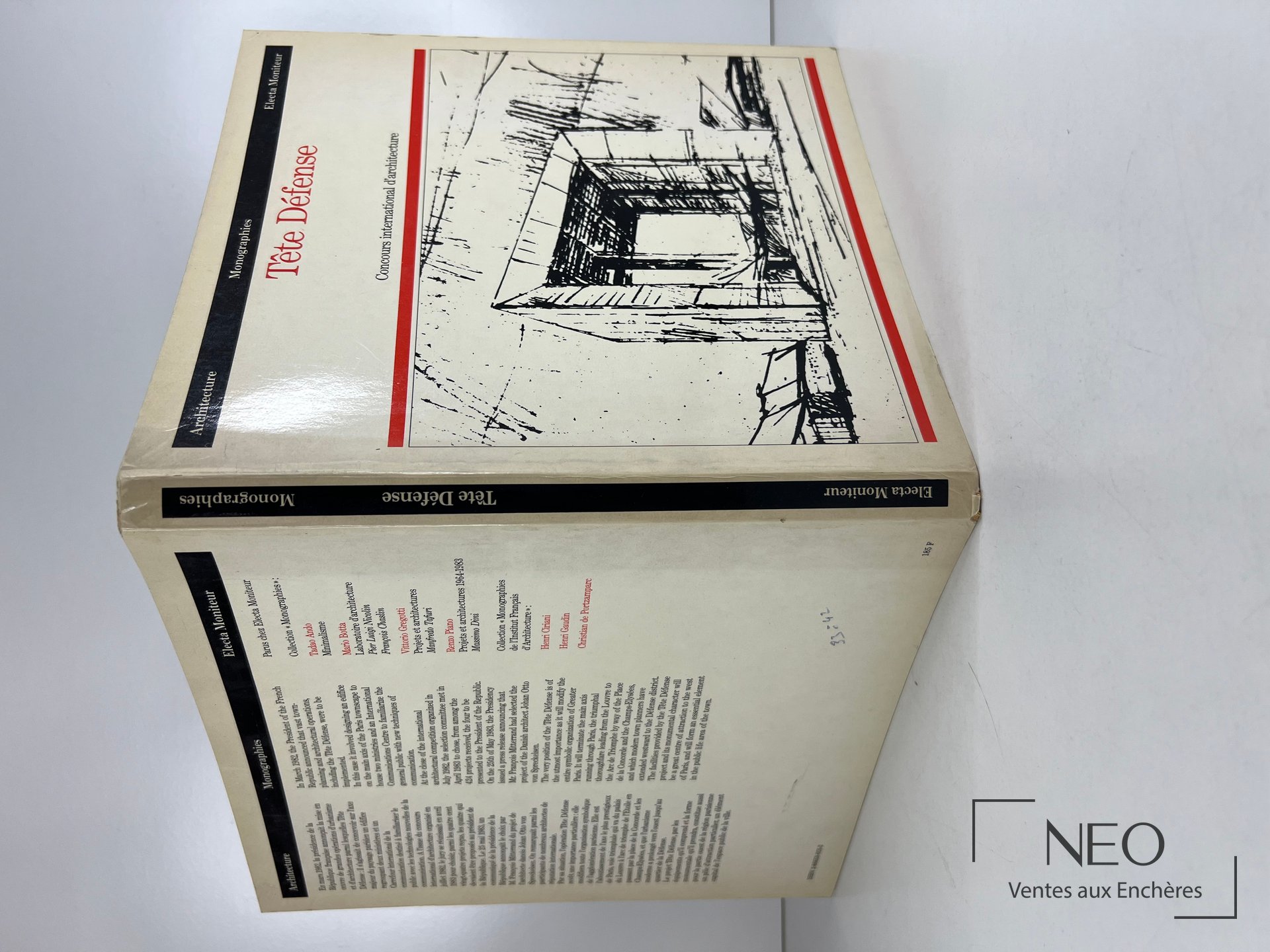 Couverture illustrée du livre Tête Défense chez Electa-Moniteur
