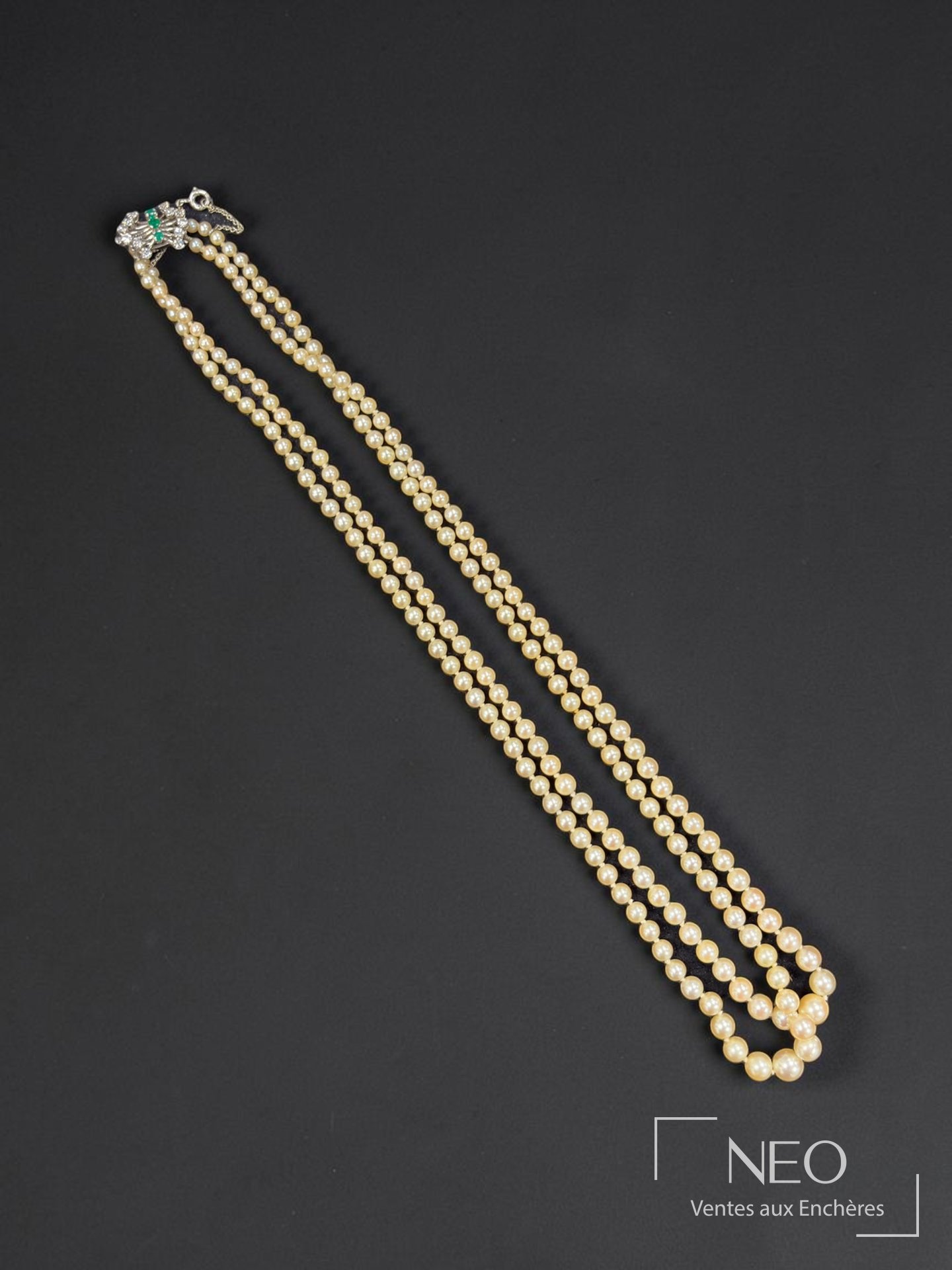 Collier double rang de perles de culture, fermoir en or blanc 18K