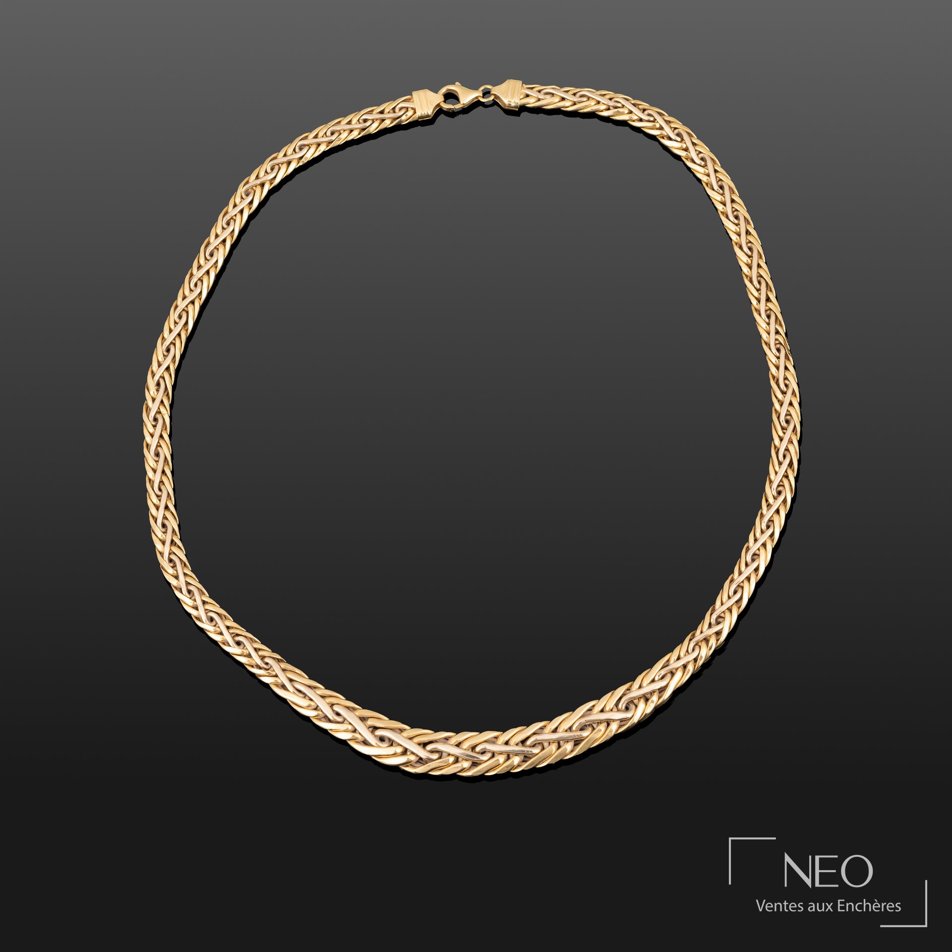 Collier en or jaune 18K à mailles chevrons entrelacées