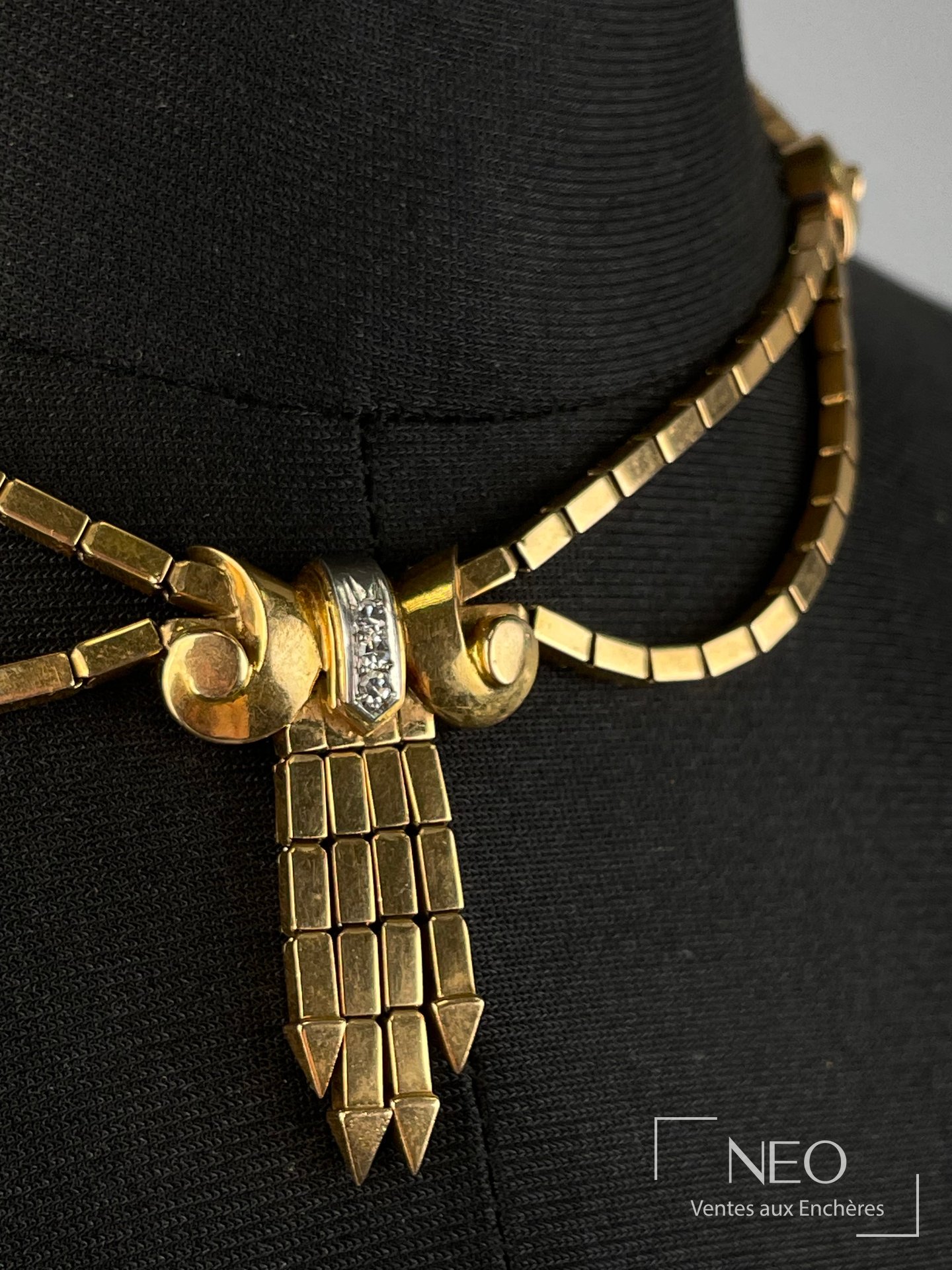 Collier en or jaune 18 carats et platine, maille briquette, fin du XXe siècle