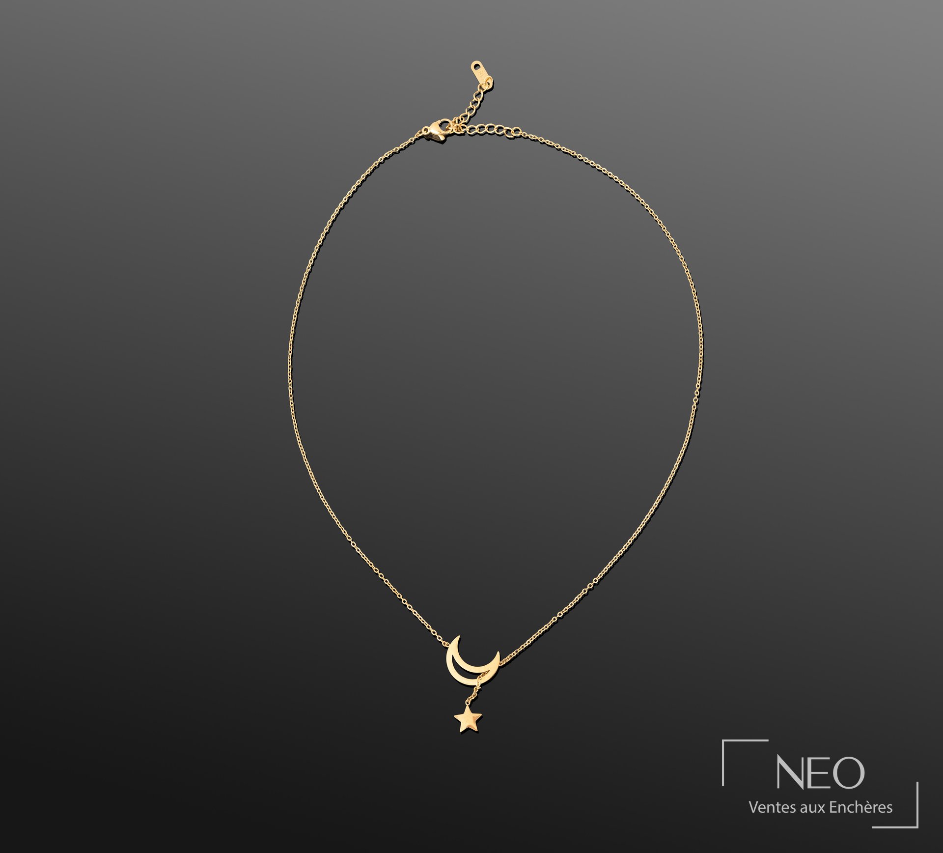 Collier en métal doré à croissant de lune et étoile
