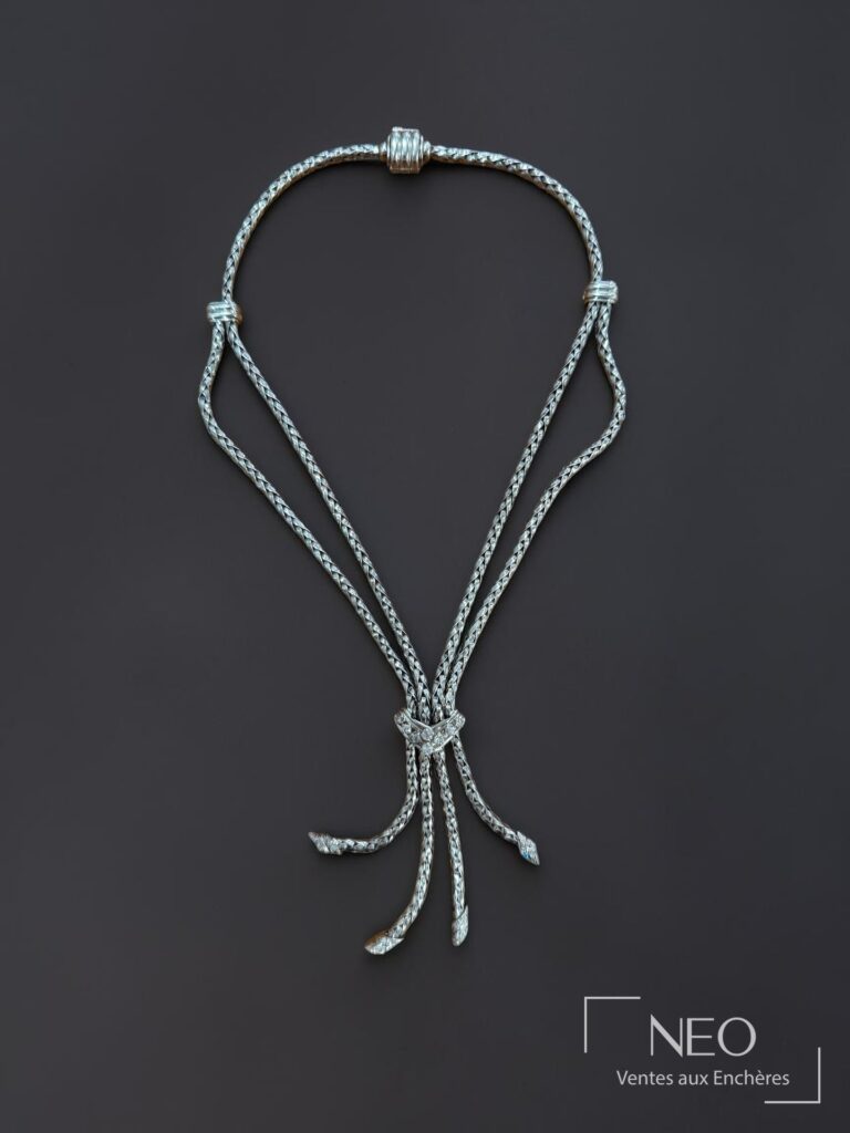 Collier ras-de-cou en or gris à double rang