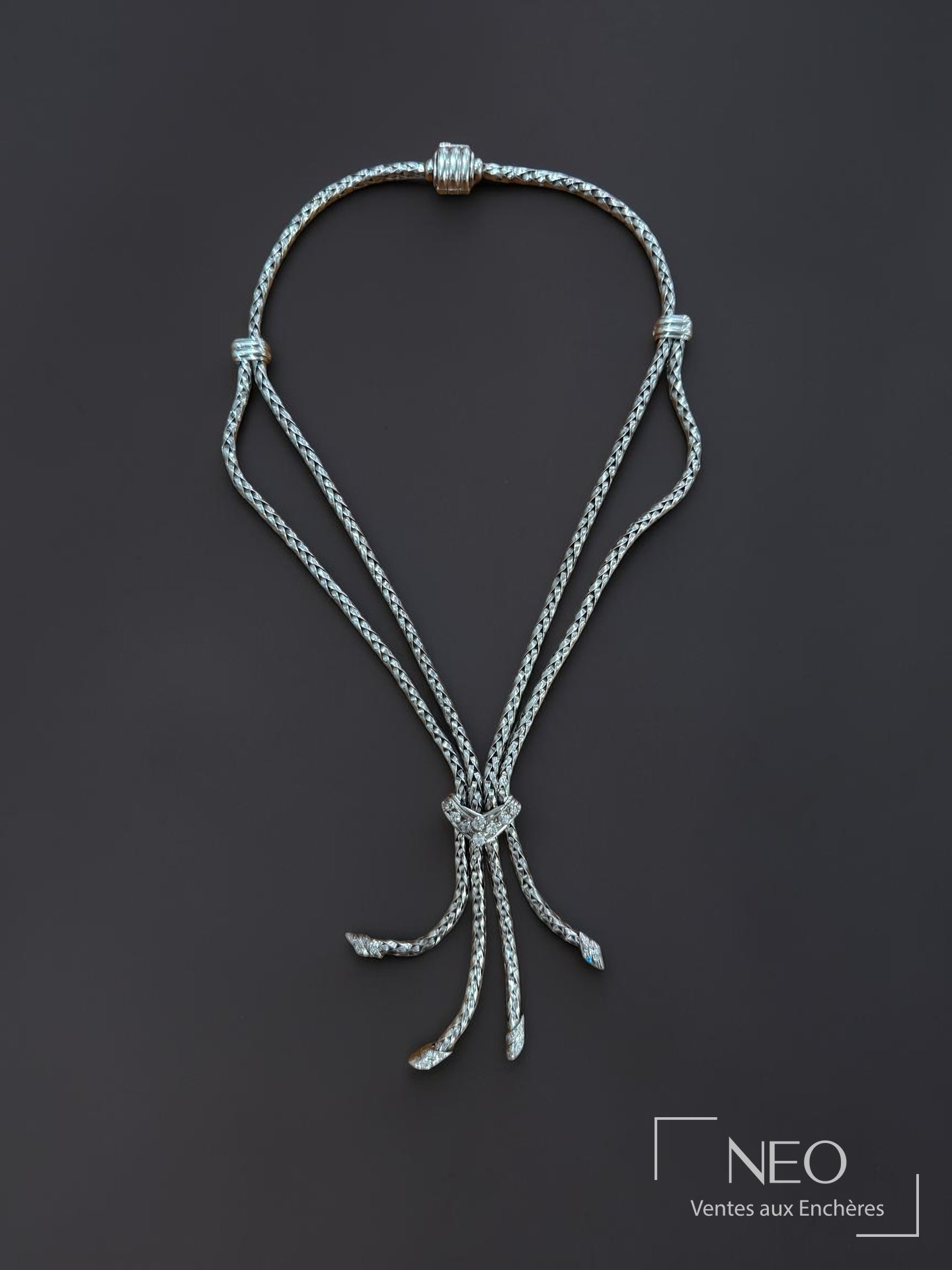 Collier ras-de-cou en or gris à double rang