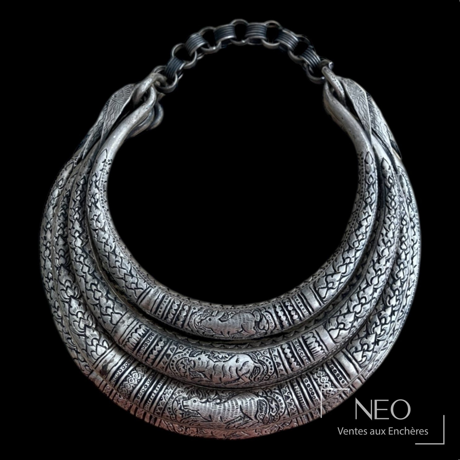 Collier torque à trois cercles en argent 800/1000, Chine, Miao, XXe siècle