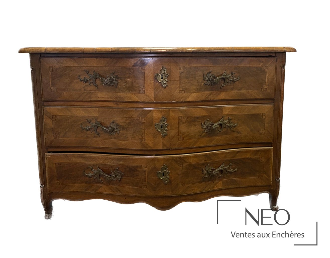 Commode à façade arbalète en bois de frisage
