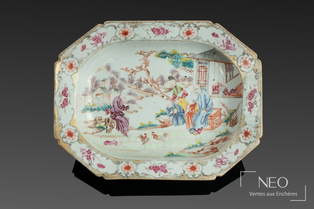 Présentoir rectangulaire en porcelaine polychrome