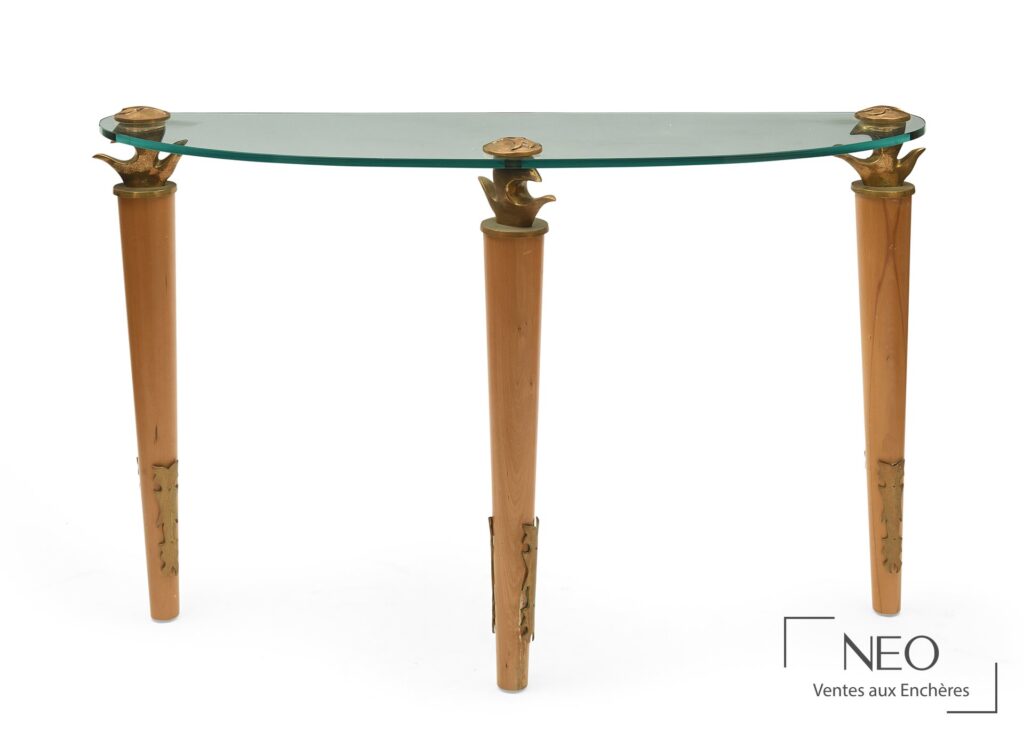 Console tripode en bois et bronze doré avec plateau en verre épais
