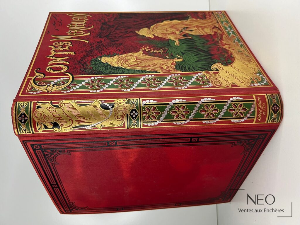 Couverture rouge et or de Contes merveilleux de W. Hauff