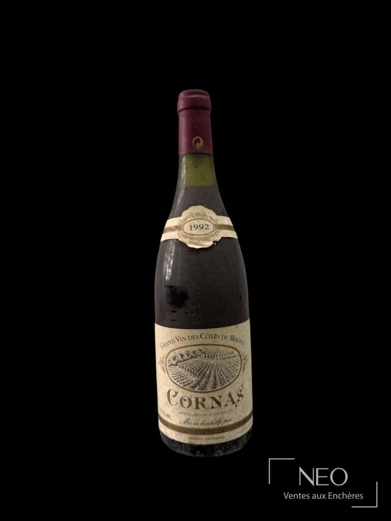 Bouteille de Cornas Noël Verset 1992 vue de face sur fond noir