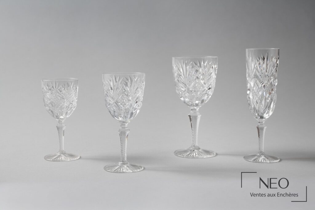 Quatre verres en cristal taillé