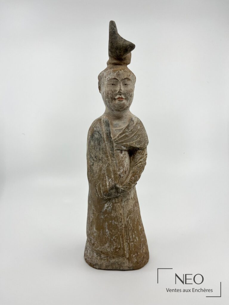 Dame de cour en terre cuite polychrome