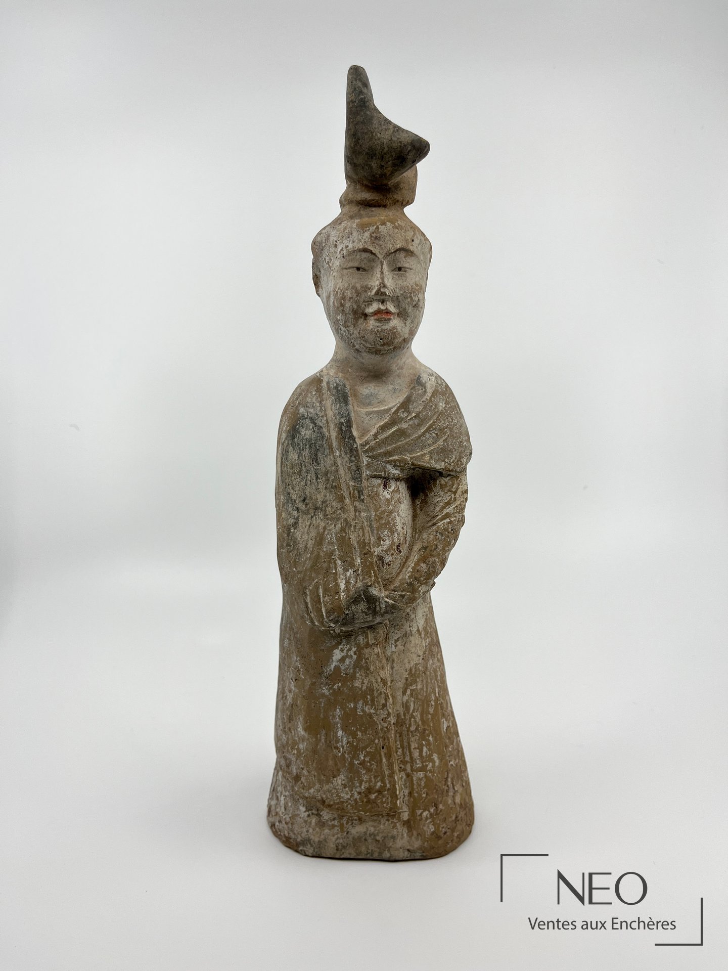 Dame de cour en terre cuite polychrome