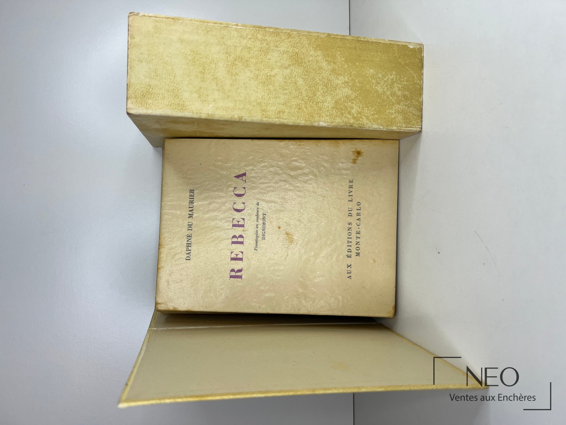 Coffret et exemplaire de Rebecca de Daphné Du Maurier