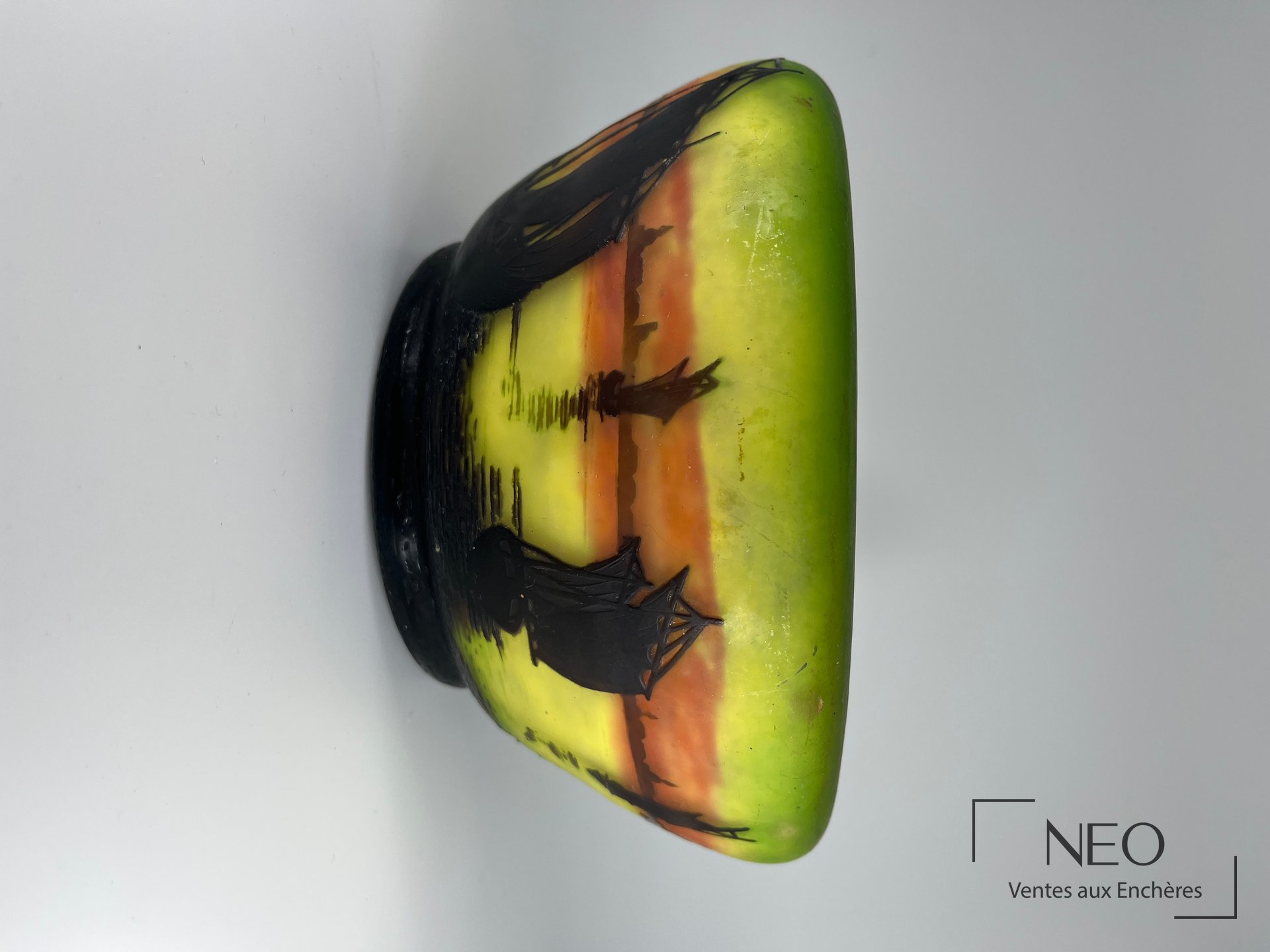 Daum Nancy Coupe circulaire en verre doublé vers 1930