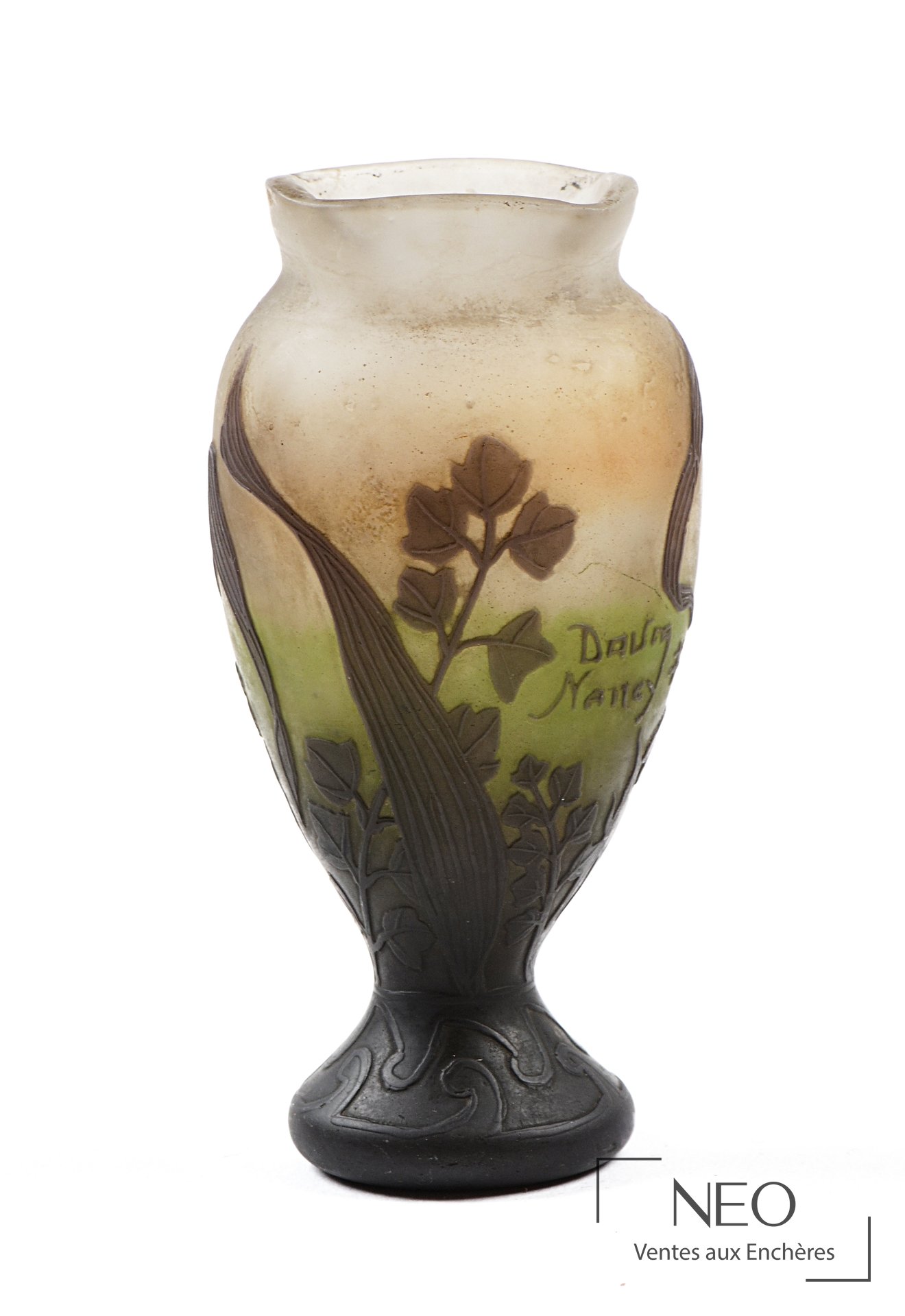 Daum Nancy vers 1900 Petit soliflore Art Nouveau en verre multicouches