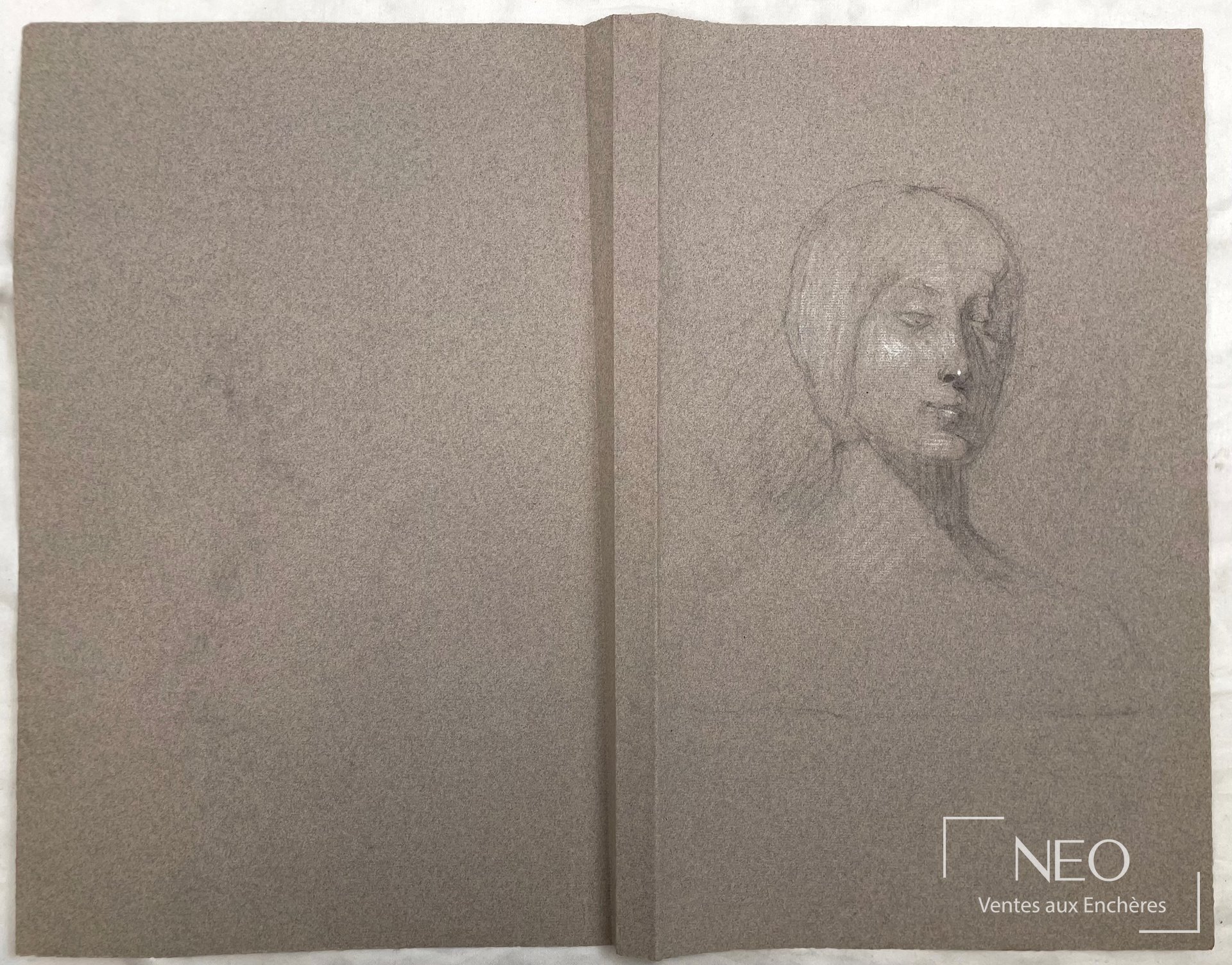 Étude de jeune homme au crayon sur papier