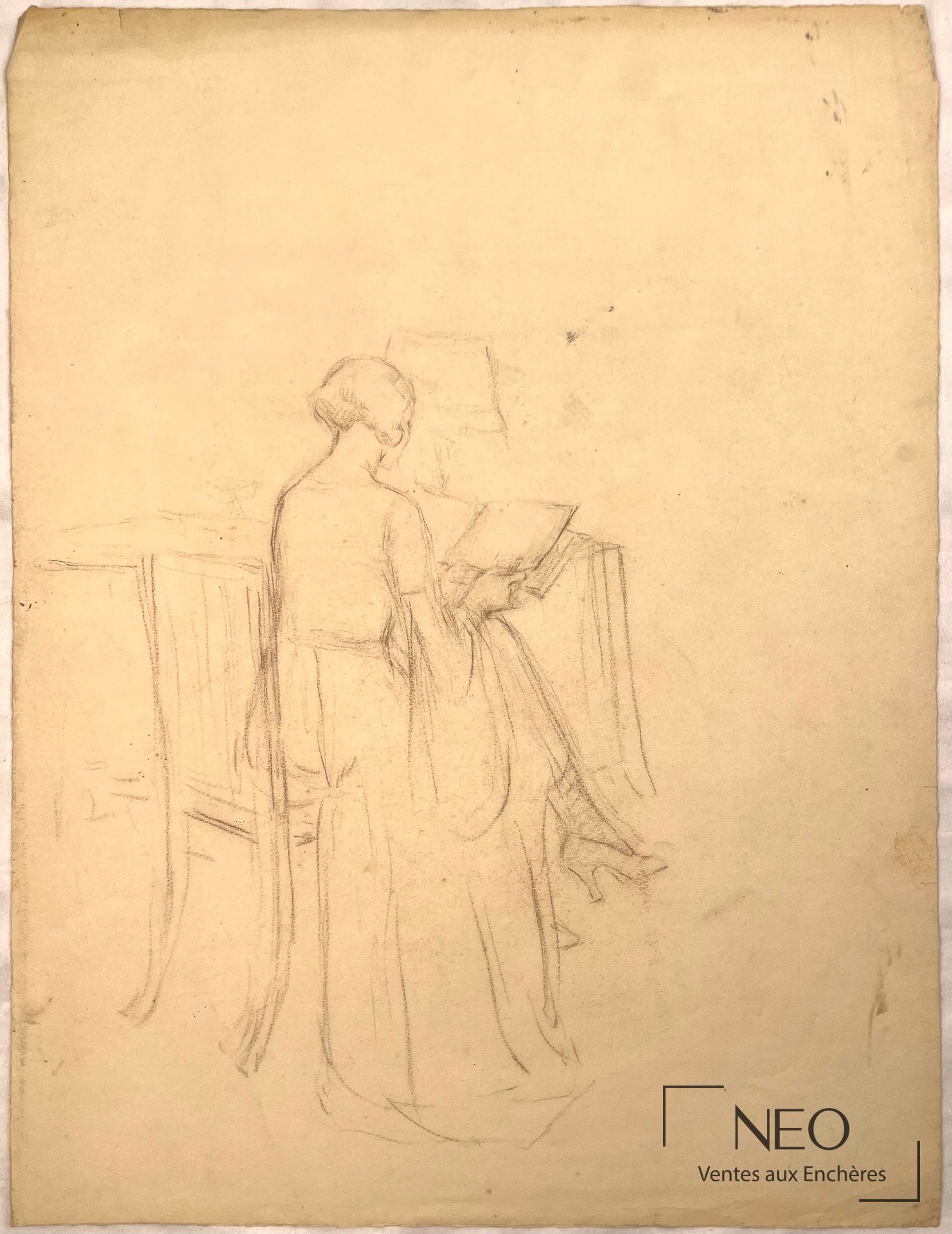 Dessin de femme assise en pleine lecture à la pierre noire sur papier