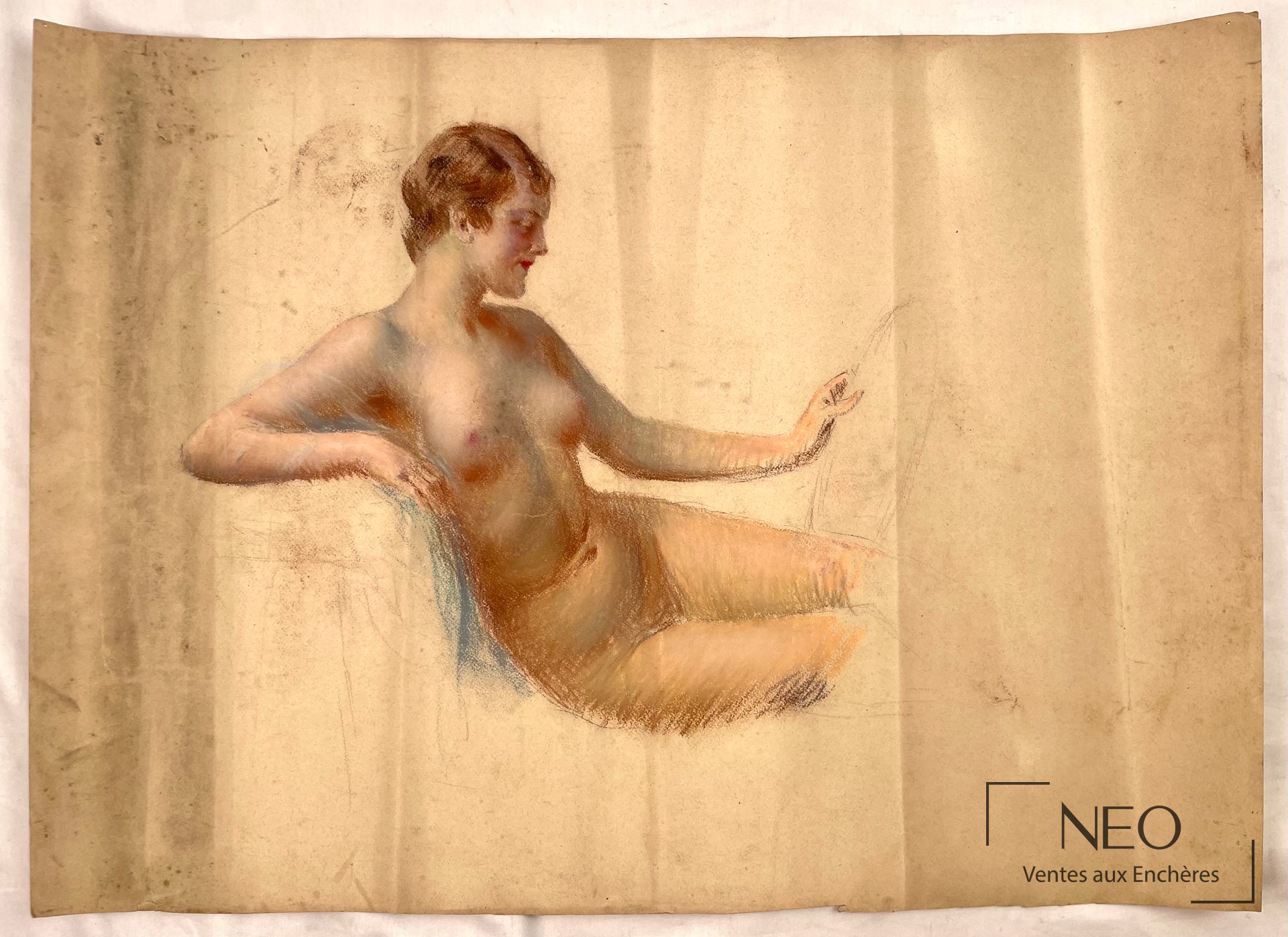Pastel représentant une femme nue assise de profil devant un miroir