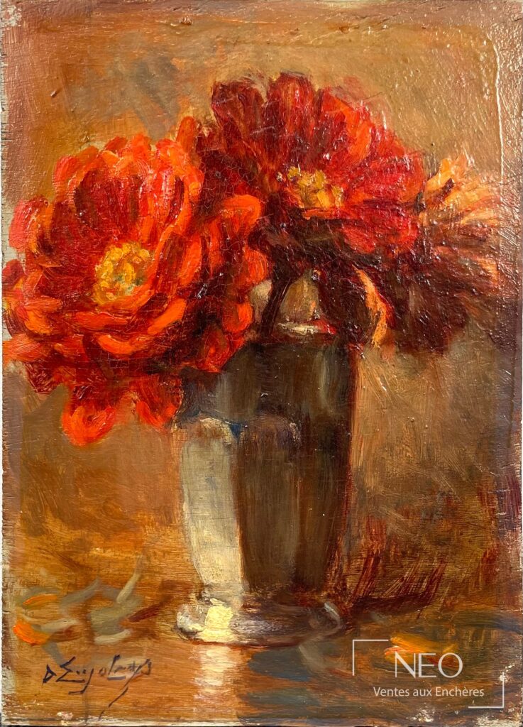 Bouquet de fleurs rouges dans un vase sombre