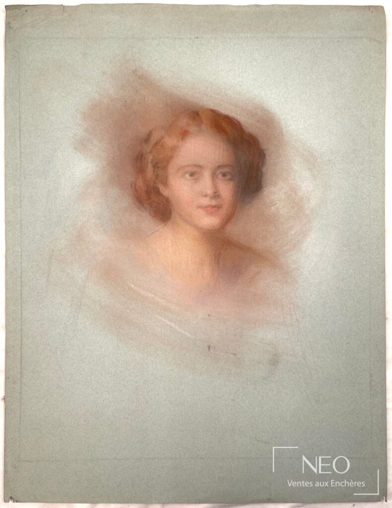 Portrait de femme au chignon sur papier bleu teinté