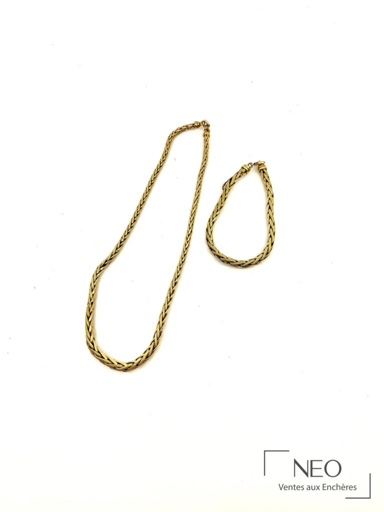 Demi-parure en or jaune composée d'un collier et d'un bracelet à maille tressée