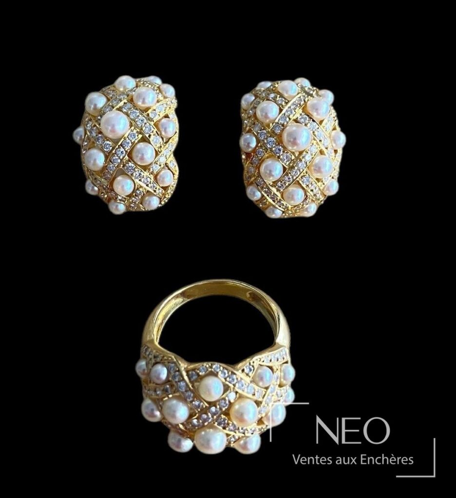 Demi parure en or jaune avec bague et clips d’oreille sertis de brillants et de perles d’imitation
