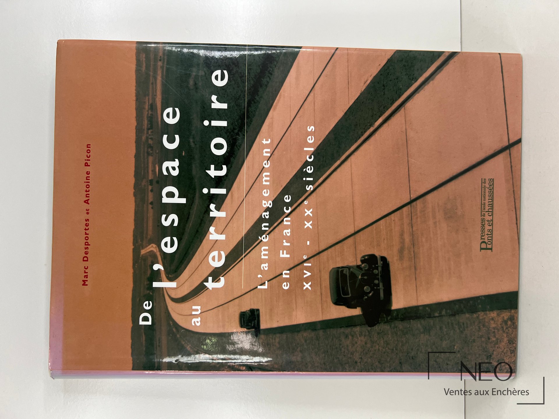 Couverture du livre De l'espace au territoire de Marc Desportes et Antoine Picon