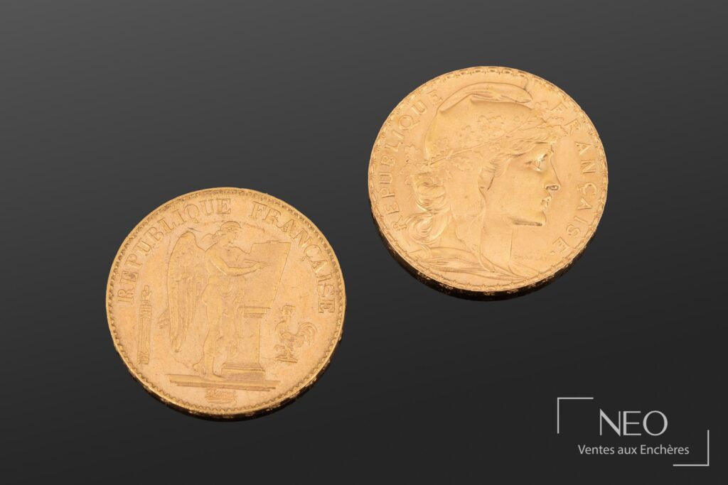 Deux pièces de 20 francs or montrant Marianne au coq et le revers au génie