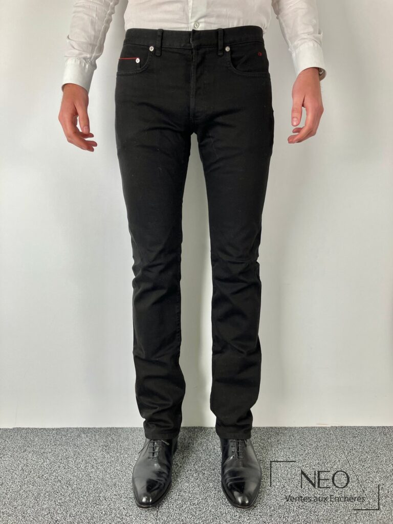 Pantalon noir Dior Homme porté