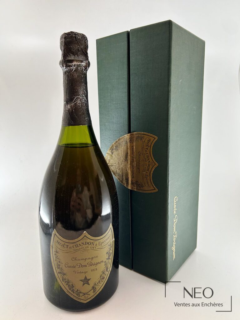 Bouteille de champagne Dom Pérignon vintage 1978 avec sa boîte verte d'origine