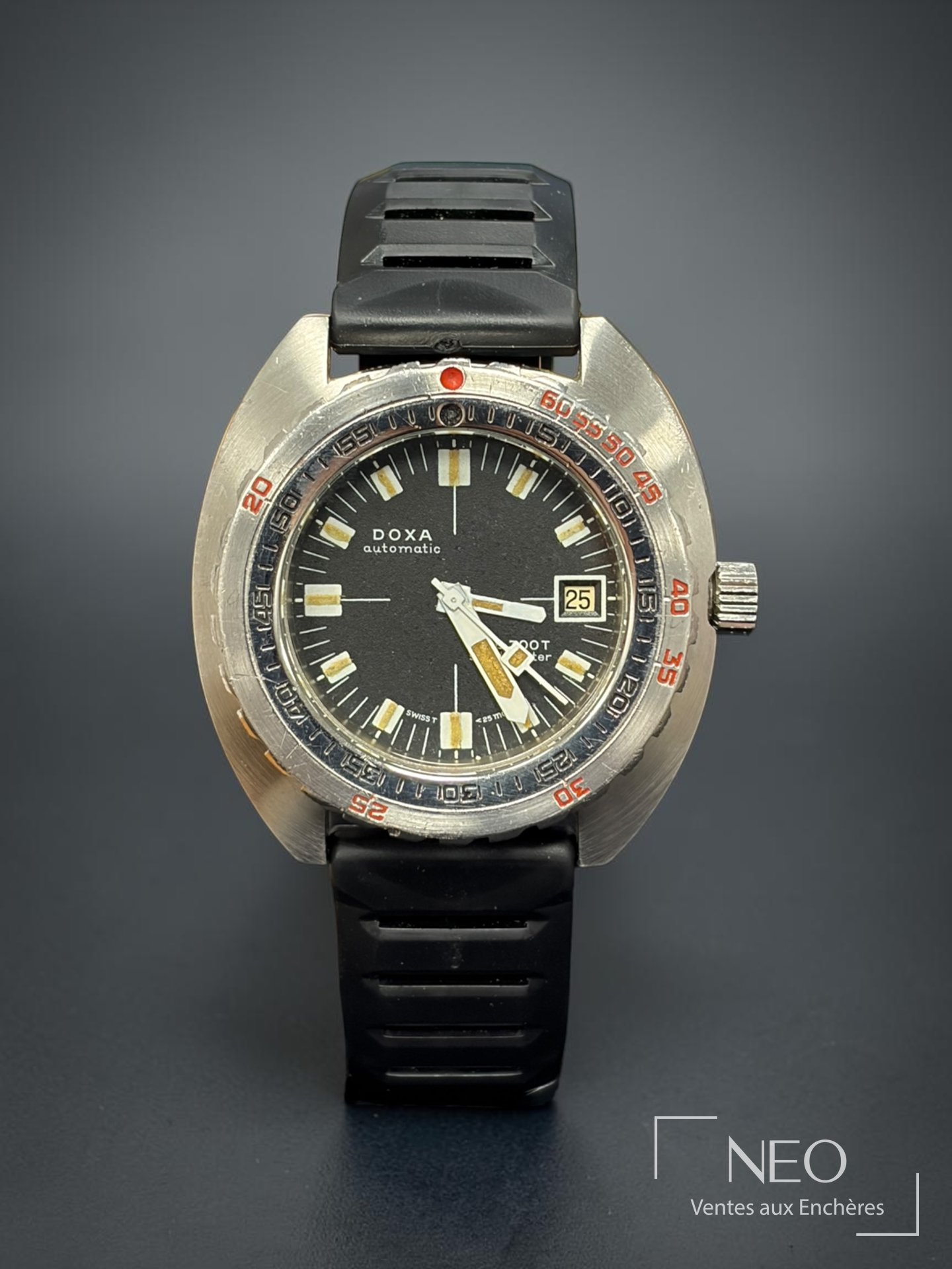 DOXA Sub 300T Sharkhunter montre bracelet de plongée vers 1970