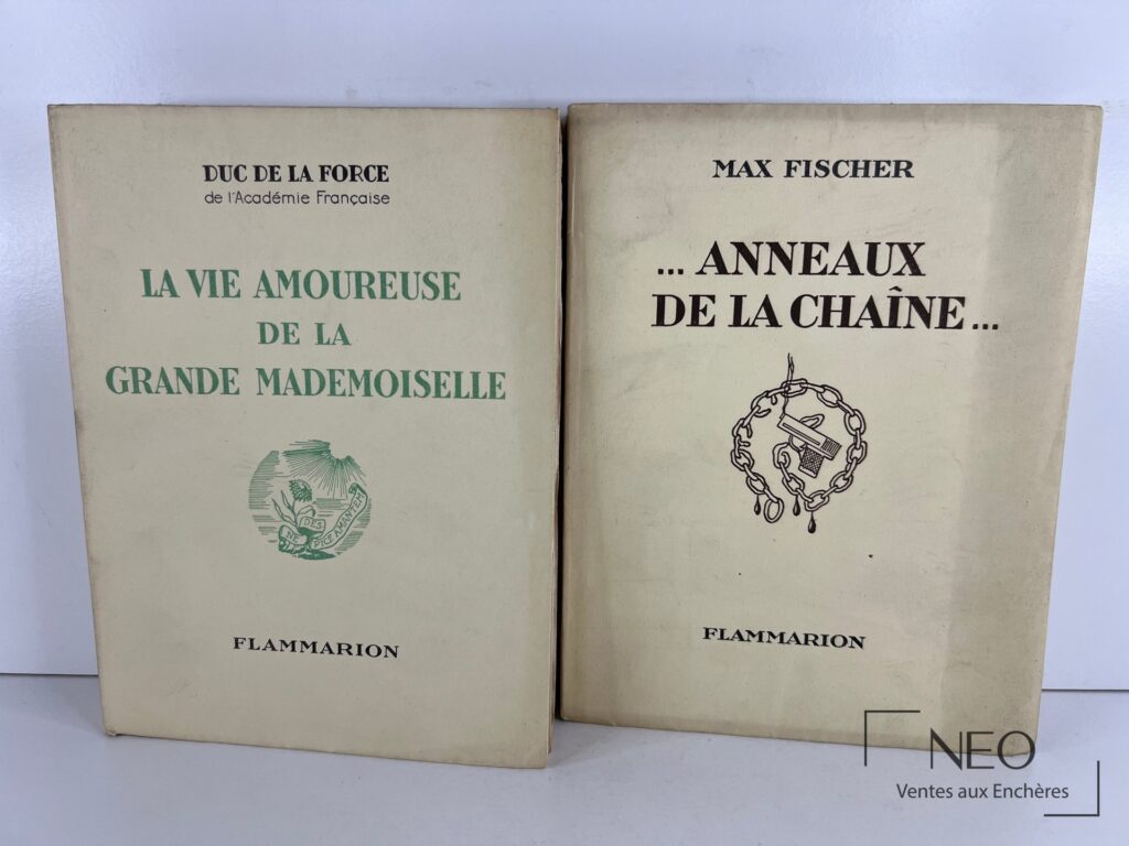 Deux couvertures brochées Flammarion