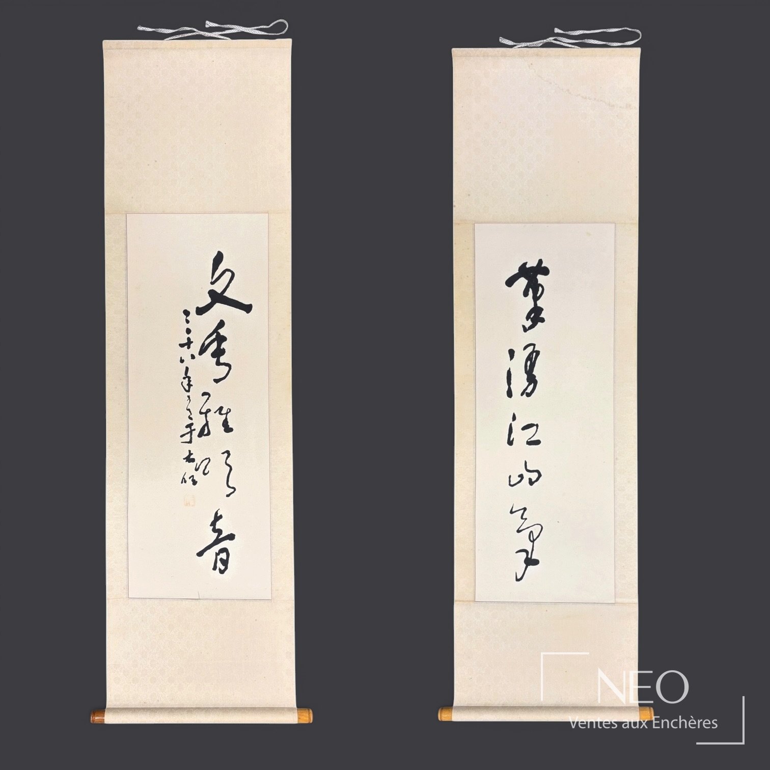 Paire de couplets antithétiques chinois montée en rouleau