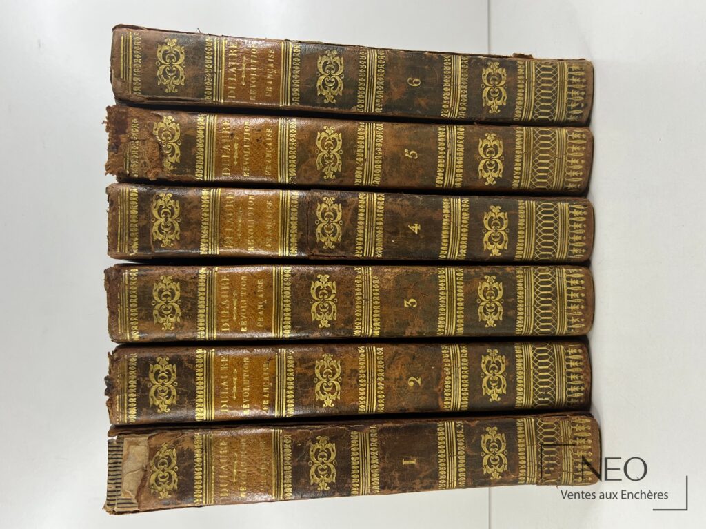 Six volumes reliés en veau brun avec dos ornés de fers dorés et numéros de tomaison