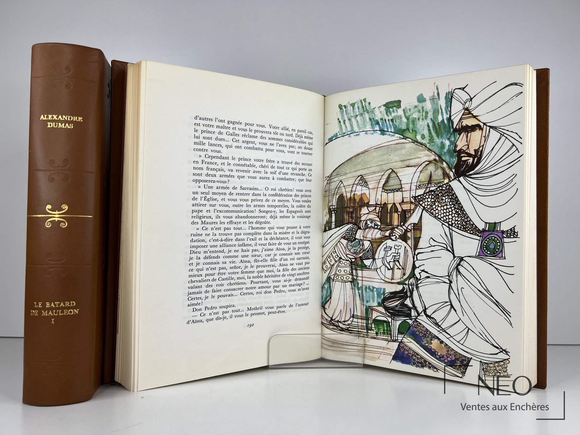 Deux volumes reliés en cuir brun ouverts