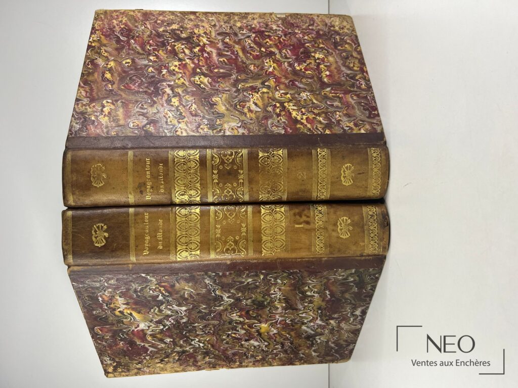 Les deux tomes reliés de Voyage pittoresque autour du Monde