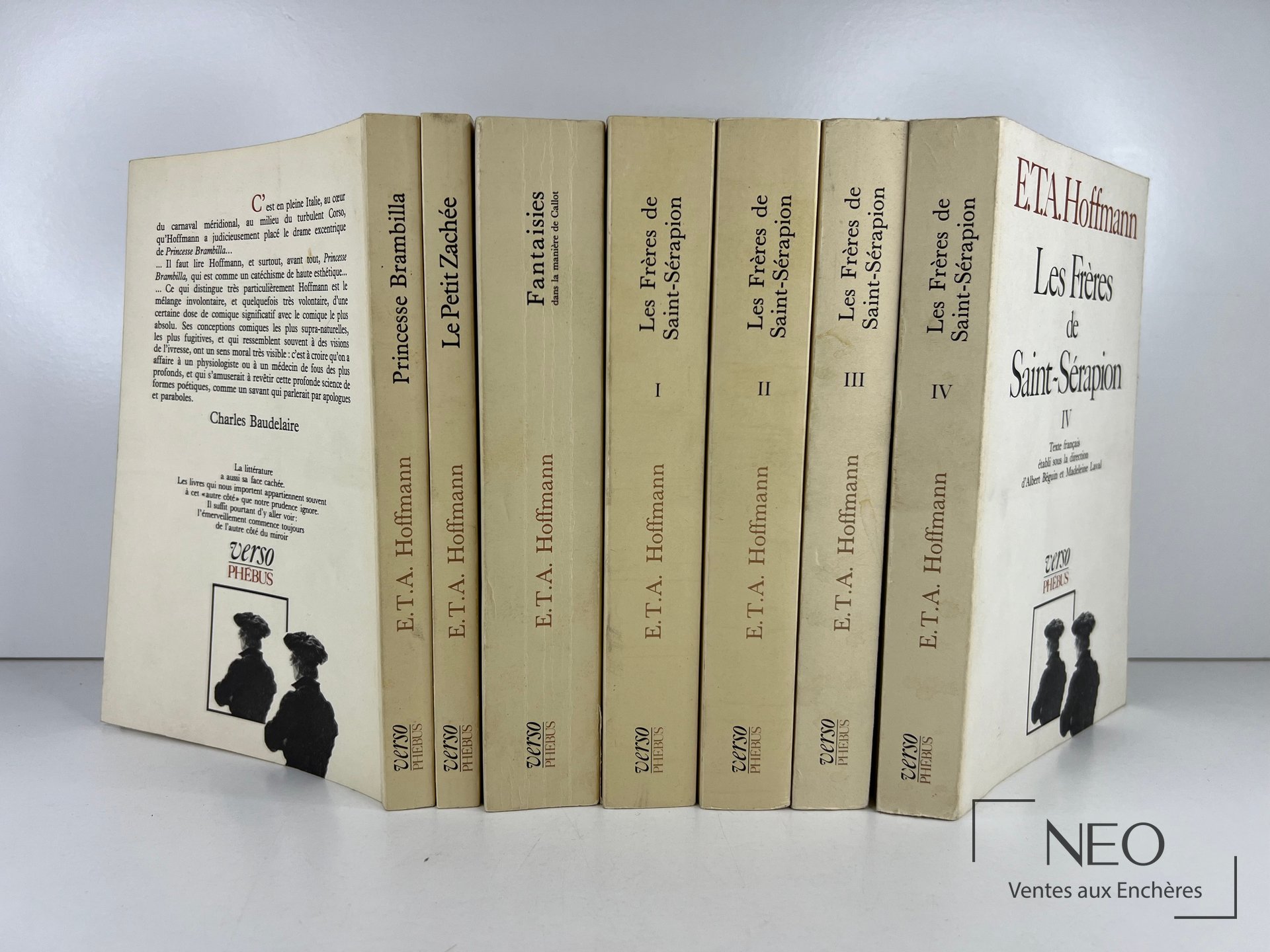 Les quatre volumes d’E.T.A. Hoffmann alignés de trois quarts