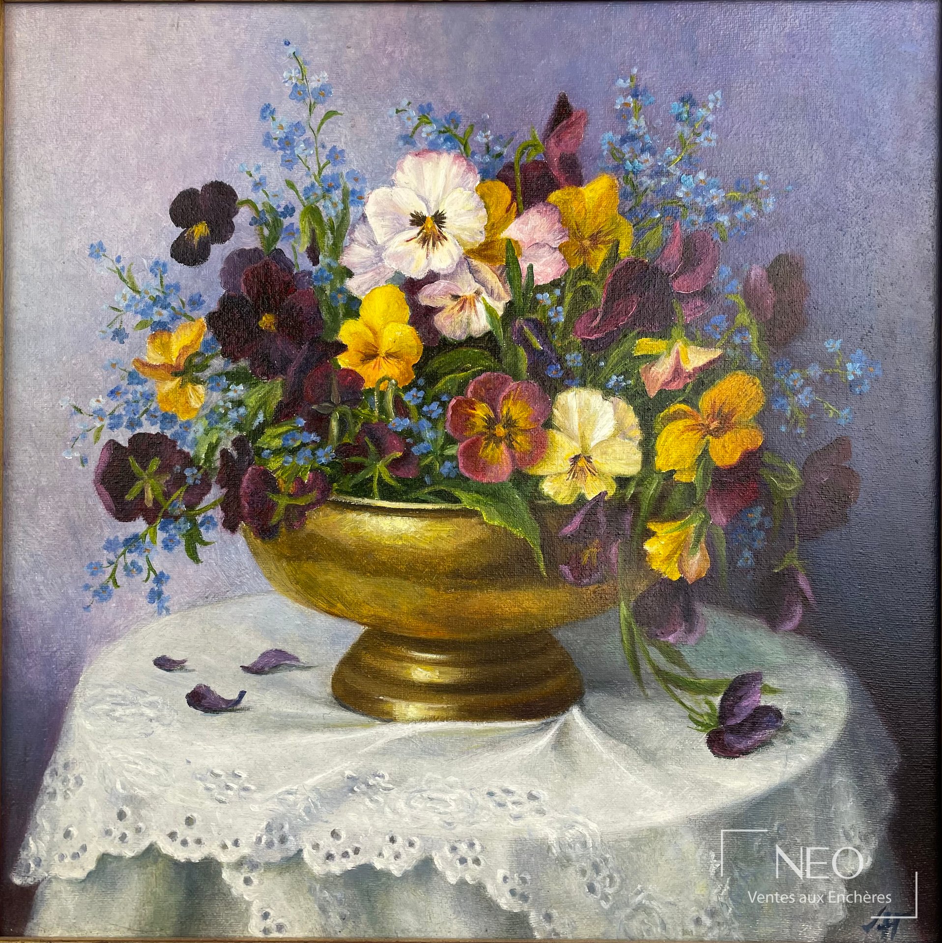 Bouquet de fleurs en vase doré