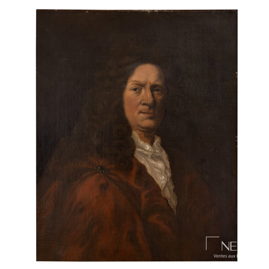 Portrait d’homme en manteau rouge sur fond sombre