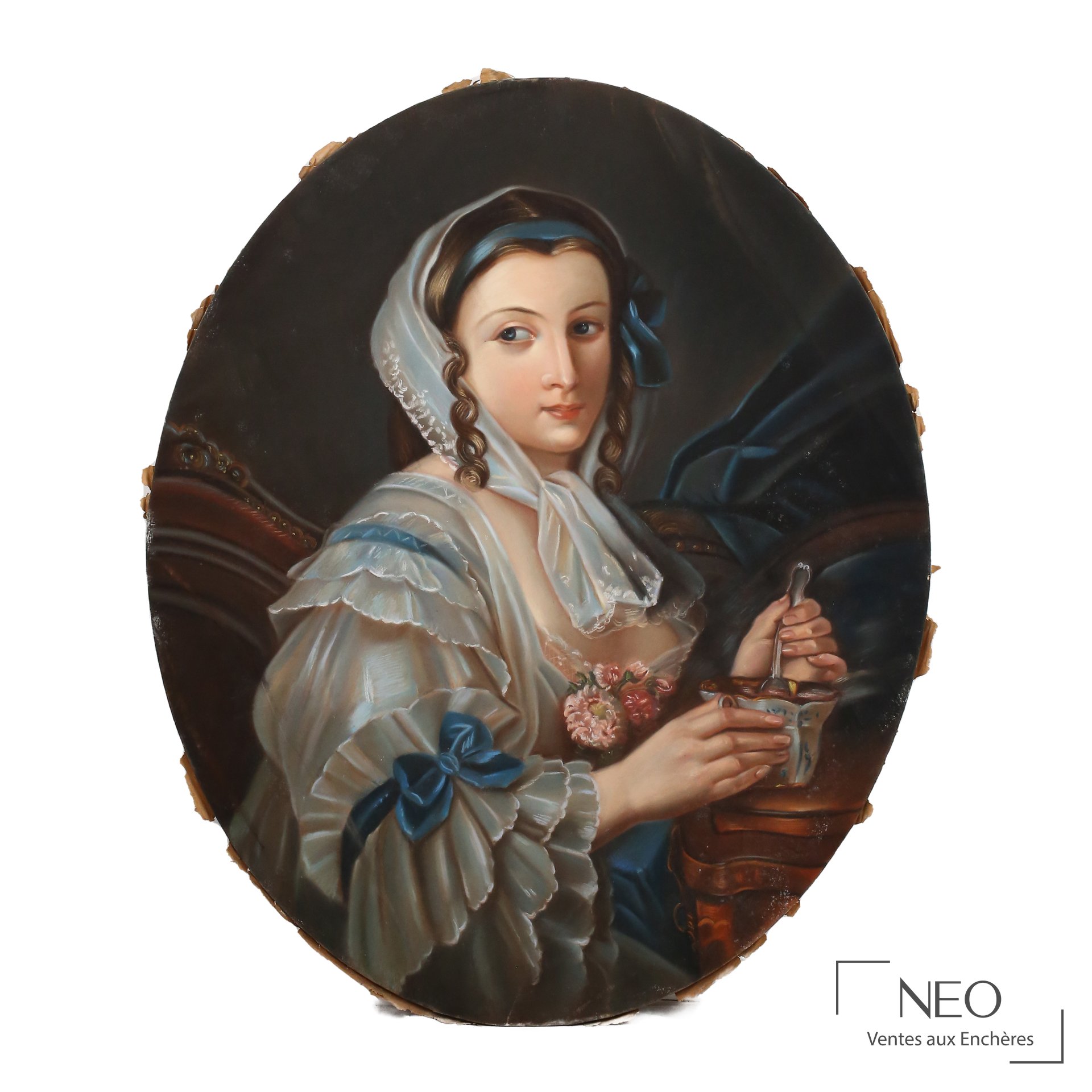 Portrait ovale d'une femme tenant une tasse de thé
